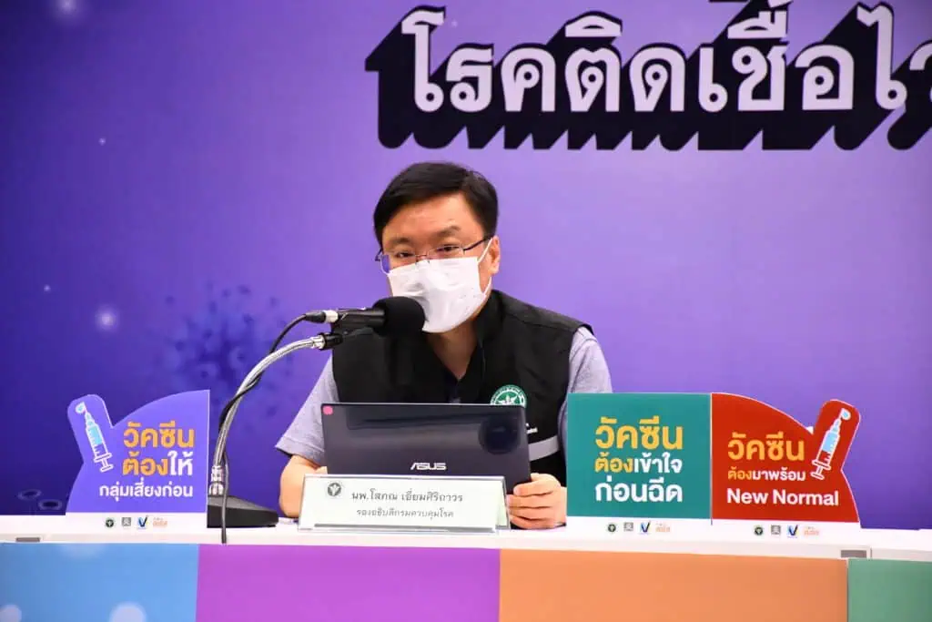 อธิบดีกรมควบคุมโรคย้ำกลับบ้านสงกรานต์สวม “หน้ากาก” ป้องกันแพร่เชื้อโควิดให้ผู้สูงอายุในครอบครัว ขณะนี้ประชาชนการ์ดเริ่มตกสวมหน้ากากเหลือเพียงร้อยละ 74.5 ย้ำฉีดวัคซีนโควิดแล้วมีโอกาสติดเชื้อได้ ยังต้องใส่หน้ากาก