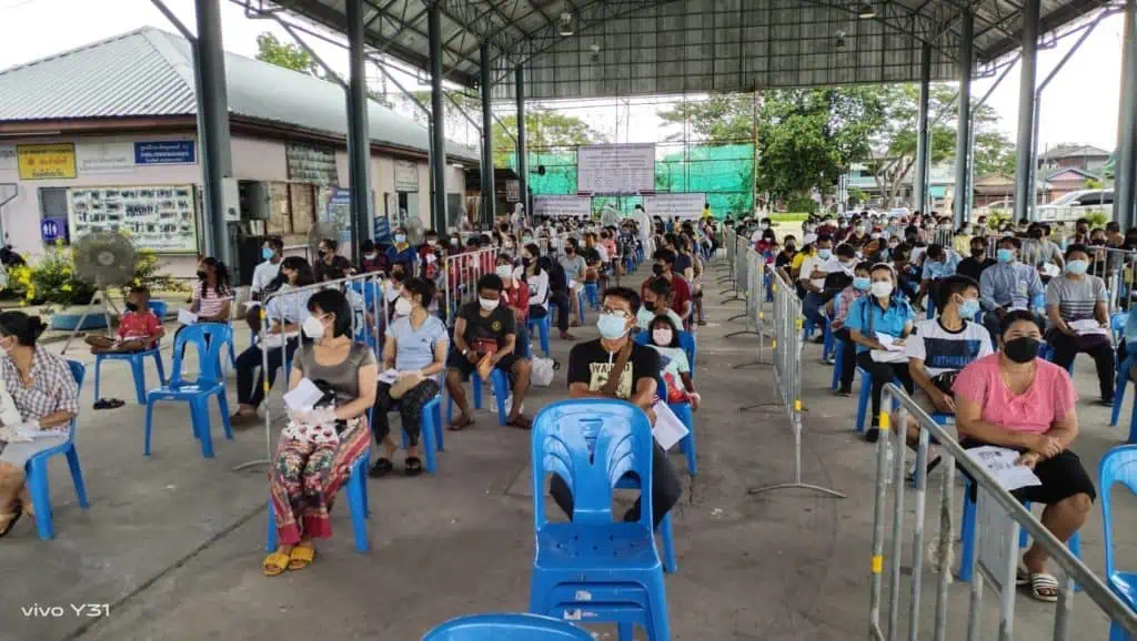 สปสช.จับมือชมรมแพทย์ชนบท ระดมทีมบุคลากรทางการแพทย์จากต่างจังหวัดลุยตรวจเชิงรุกโควิด-19 กว่า 30 ชุมชนใน กทม. ระหว่างวันที่ 14-16 ก.ค. 2564 นี้ คาดตรวจโควิดได้ประมาณ 20,000-30,000 ราย