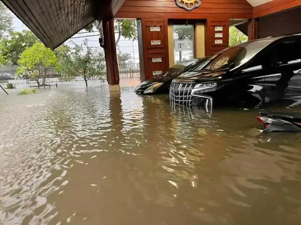 “สมศักดิ์ เทพสุทิน”เตรียมรับนายกฯตรวจน้ำท่วม ลั่น“สุโขทัย”ไม่ใช่พื้นที่วัดพลัง ชี้“การเมืองแบบสุภาพบุรุษ จะไม่ตกปลาในอ่าง เตือน“เขียนวัวให้เสือกลัว เพราะถ้าเสือไม่กลัววัวก็ตายหมดฝูง”