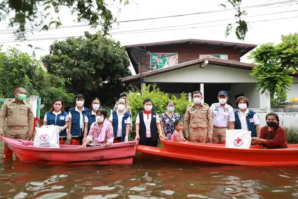 กาชาดขอนแก่นนำความห่วงใยไปมอบให้ชาวอำเภอเมืองขอนแก่น จำนวน 1,170 ชุด"