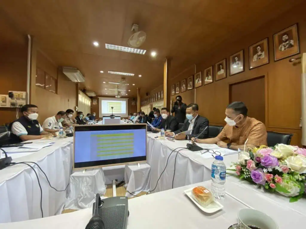 “อลงกรณ์ พลบุตร”ระดมทีมกรมชลประทานและจังหวัดเพชรบุรีเร่งรับมือสถานการณ์น้ำท่วม