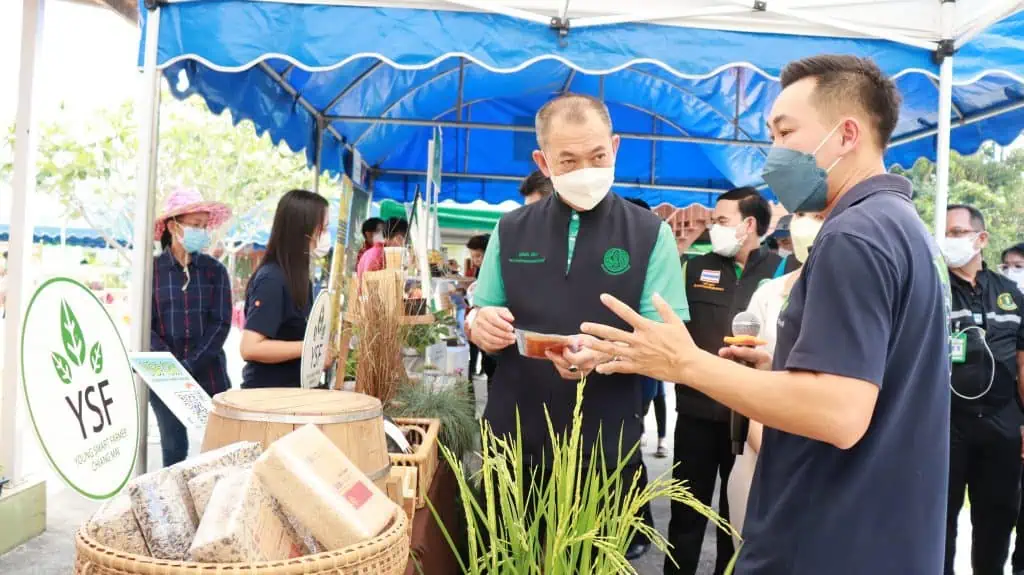 "เฉลิมชัย" ลงพื้นที่จ.เชียงใหม่ มอบนโยบายพัฒนา "กระท่อม" พืชเศรษฐกิจตัวใหม่