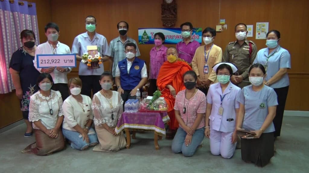 เซียนพระชื่อดัง มอบเงินสมทบทุนสร้างตึกอุบัติเหตุ ร.พ.บ้านโฮ่ง จ.ลำพูน เซียนพระชื่อดัง มอบเงินสมทบทุนสร้างตึกอุบัติเหตุ ร.พ.บ้านโฮ่ง จ.ลำพูน