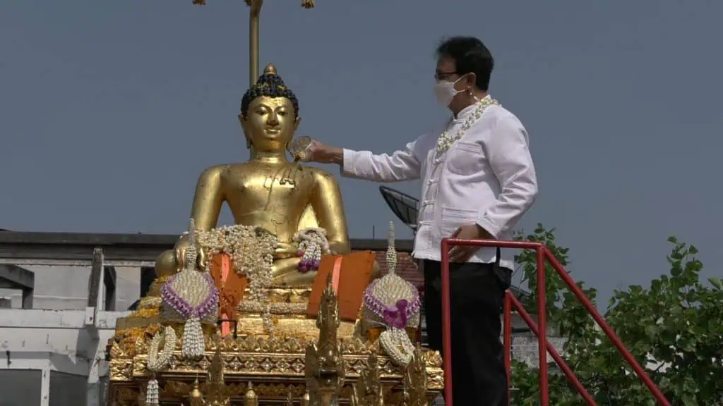 เชียงใหม่ จัดพิธีสรงน้ำพระพุทธสิหิงค์ และพระพุทธรูปสำคัญ เพื่อความเป็นสิริมงคล