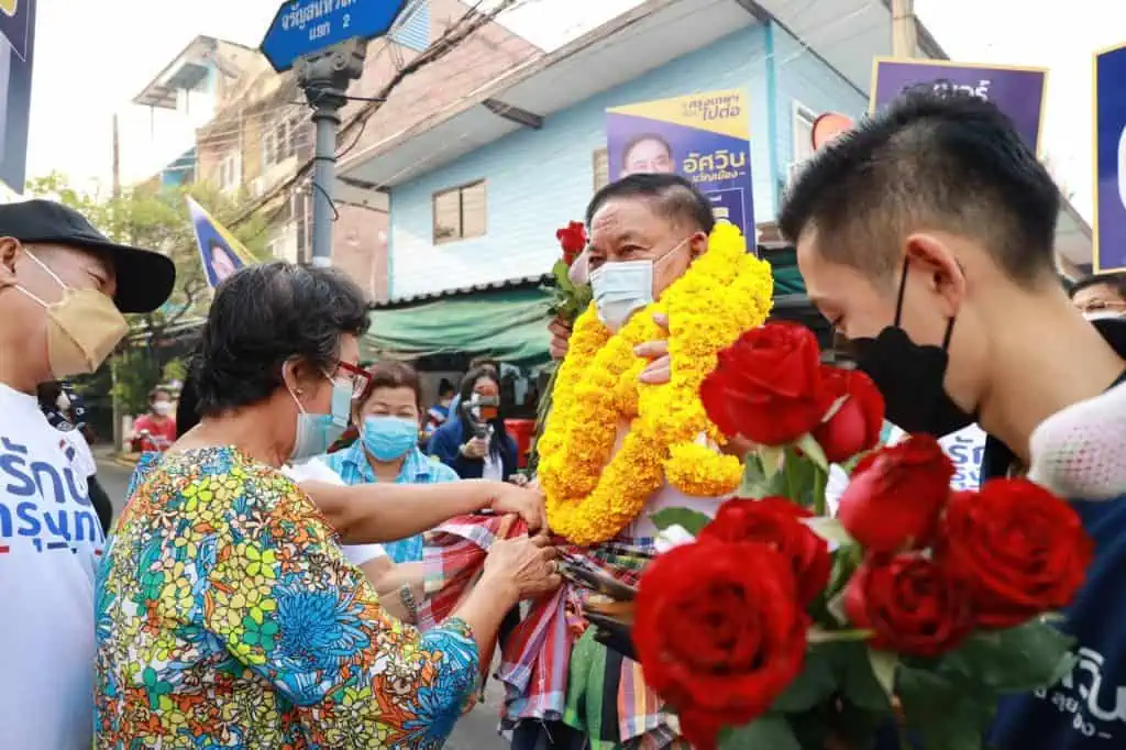 พล.ต.อ.อัศวิน ลงพื้นที่ตลาดเช้า เขตบางพลัด เสียงตอบรับดีเกินคาด