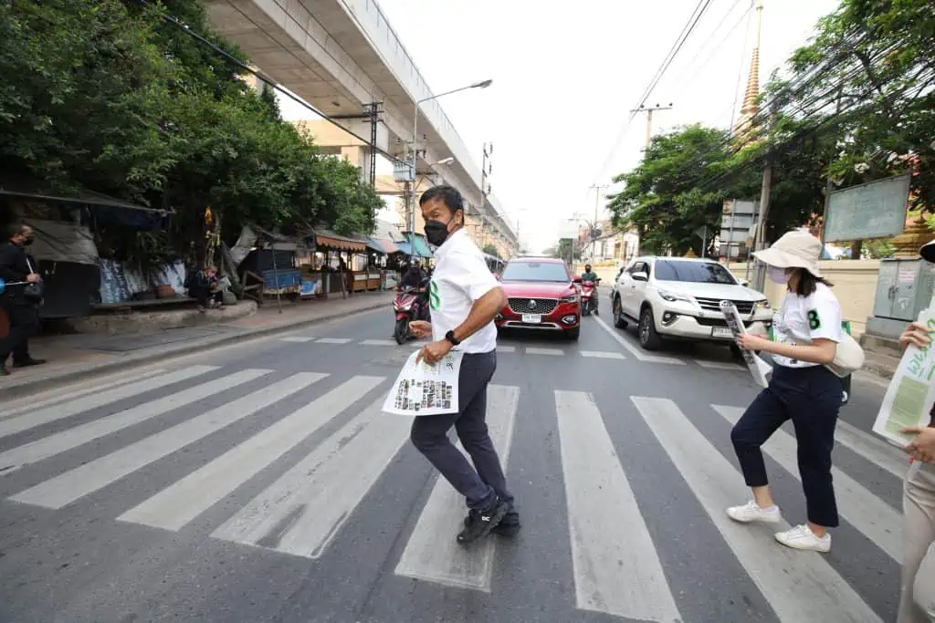 “ ชัชชาติ” ดร.ยุ้ย จับมือ ปวีณา หงสกุล หาเสียงพื้นที่เขตดอนเมือง ขึ้นขบวนรถยนต์ไฟฟ้า (EV) ตอกย้ำแนวคิด "หาเสียงแบบรักเมือง”