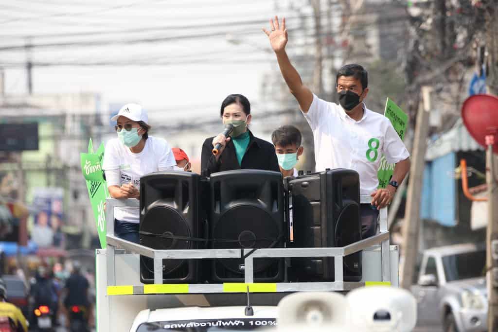 “ ชัชชาติ” ดร.ยุ้ย จับมือ ปวีณา หงสกุล หาเสียงพื้นที่เขตดอนเมือง ขึ้นขบวนรถยนต์ไฟฟ้า (EV) ตอกย้ำแนวคิด “หาเสียงแบบรักเมือง”