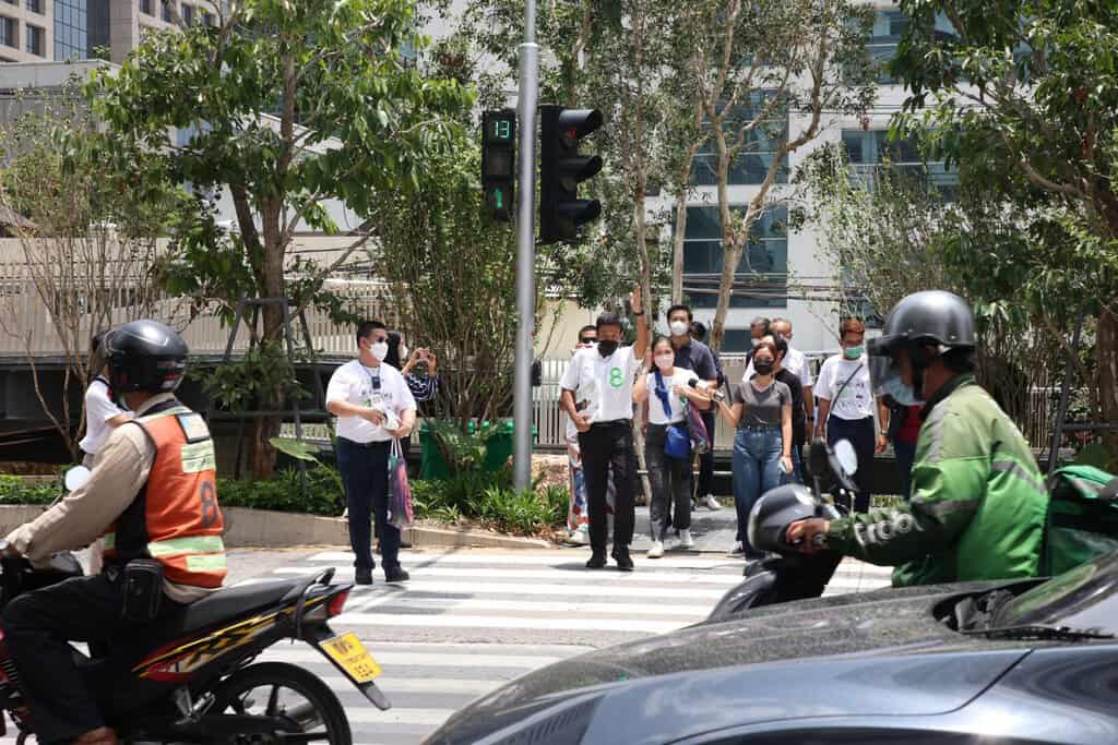 “ชัชชาติ” ย้ำวาระด่วน “ทางม้าลายปลอดภัย” เร่งปรับปรุงทางข้าม ติดสัญญาณไฟ เพิ่มแสงสว่าง
