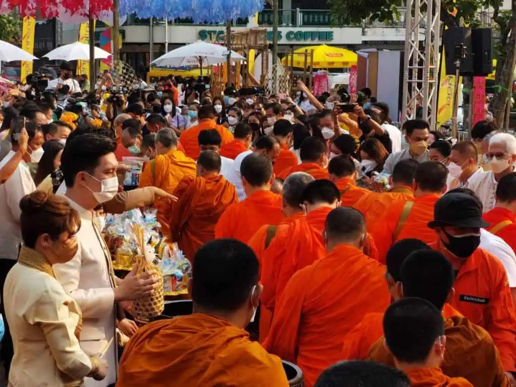 เปิดงานป๋าเวณีปี๋ใหม่ สืบสานประเพณีล้านนา กระตุ้นเศรษฐกิจเชียงใหม่