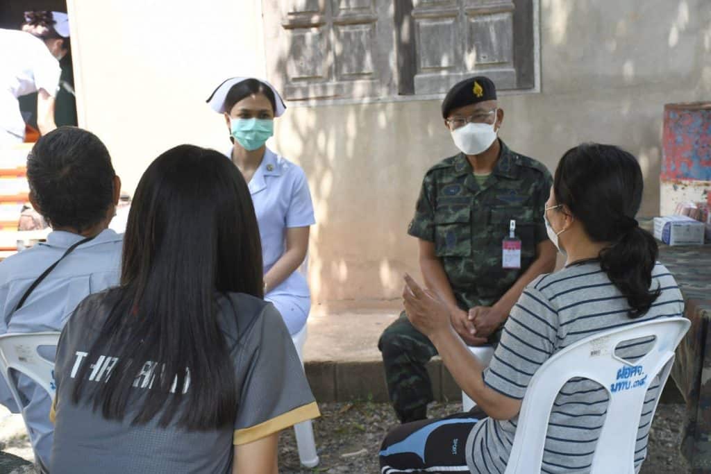 ผบ.มทบ.34 เยี่ยมบ้านทหารใหม่ ให้วีดิโอคอลกับญาติคลายความคิดถึง ผบ.มทบ.34 เยี่ยมบ้านทหารใหม่ ให้วีดิโอคอลกับญาติคลายความคิดถึง