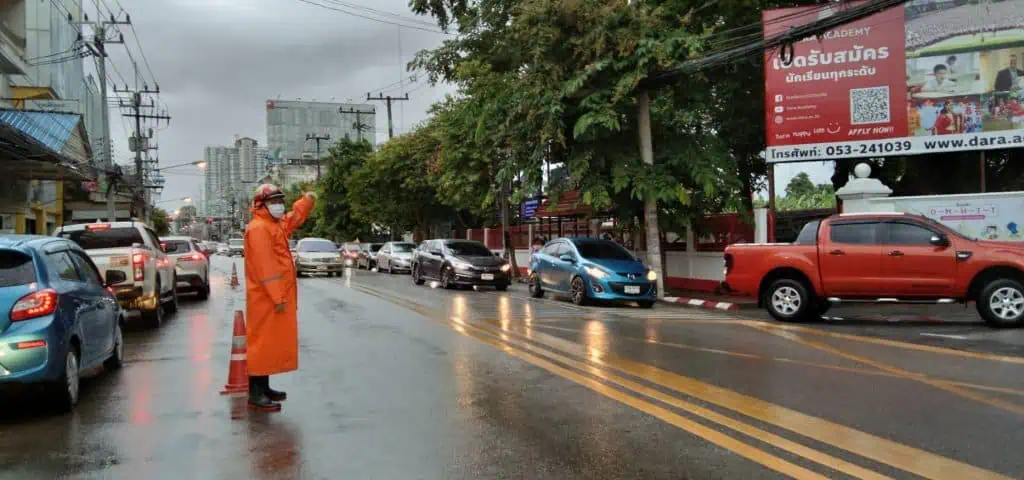 เชียงใหม่ เปิดเทอมวันแรกฝนตกรถติดหนัก