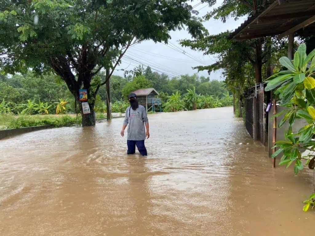 กรมชลประทานเร่งระบายน้ำท่วมเมืองเชียงใหม่ หลังเกิดฝนตกหนักในพื้นที่ครอบคลุมทั้งจังหวัด