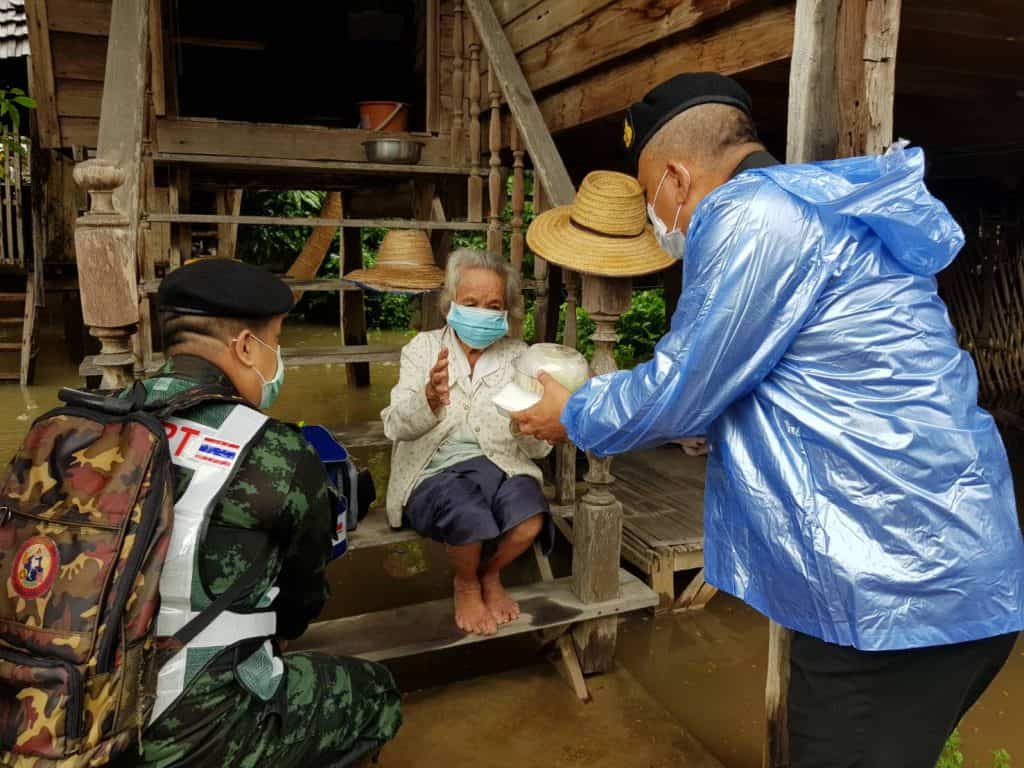 มทบ.33 ช่วยผู้ประสบอุทกภัยในพื้นที่จังหวัดเชียงใหม่ มทบ.33 ช่วยผู้ประสบอุทกภัยในพื้นที่จังหวัดเชียงใหม่