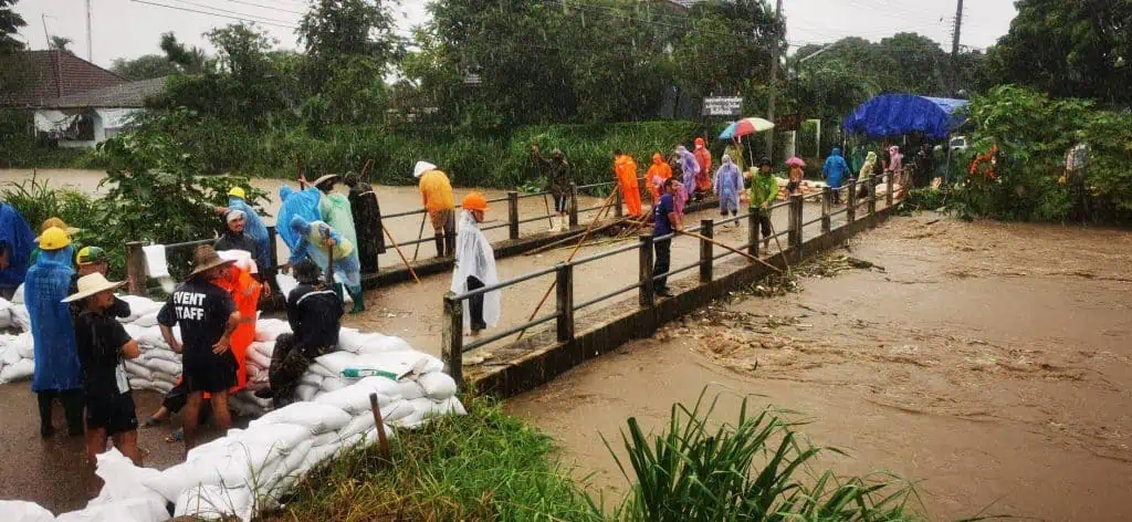 กรมชลประทานเร่งระบายน้ำท่วมเมืองเชียงใหม่ หลังเกิดฝนตกหนักในพื้นที่ครอบคลุมทั้งจังหวัด