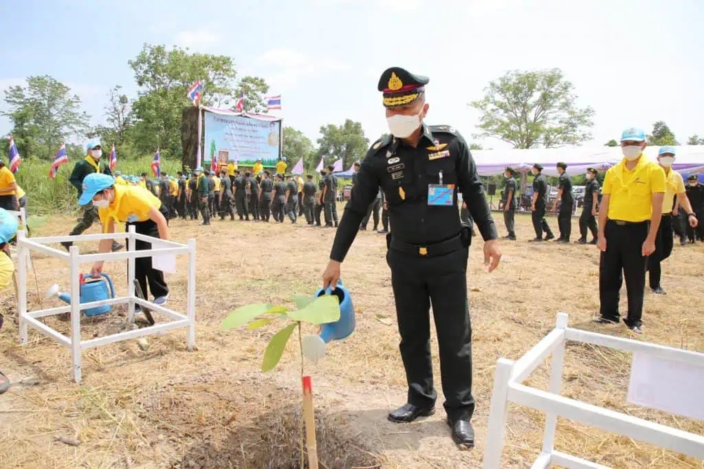 มทบ.33 จัดกิจกรรมปลูกต้นไม้เฉลิมพระเกียรติพระบรมราชินี