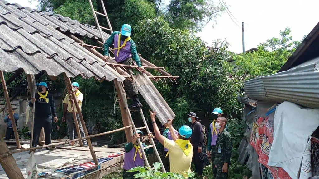 ผาเมืองร่วมใจสร้างบ้านให้ผู้ยากไร้