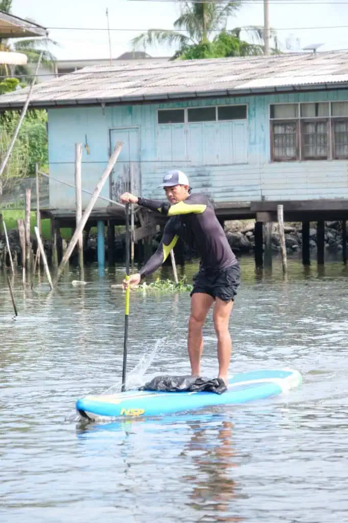 วีระศักดิ์ โควสุรัตน์ : เก็บขยะคลองบางกรวย-อ้อมนนท์ สร้างจิตสำนึกรักคลอง