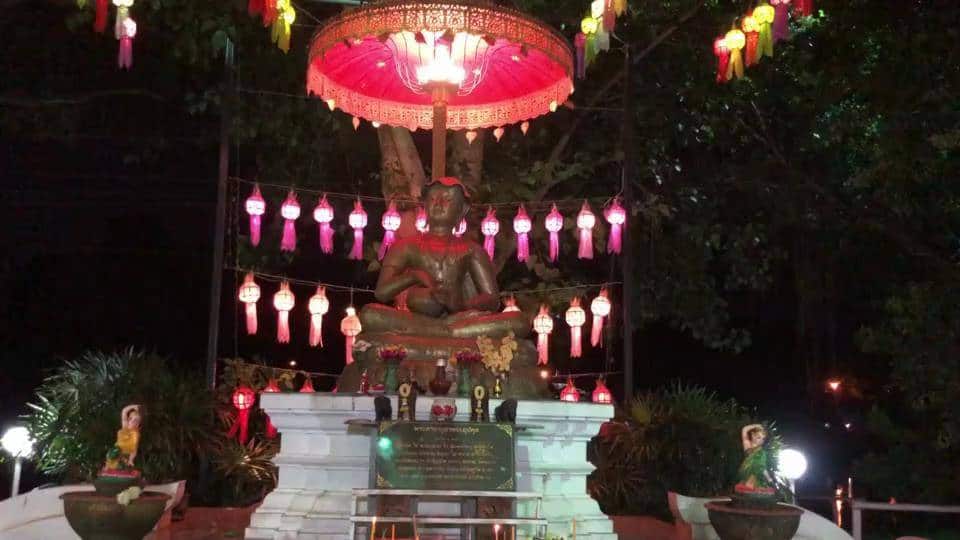 ชาวฟ้าฮ่ามตักบาตรเที่ยงคืน"วันเป็งปุด" สืบสานวิถีชาวล้านนา ชาวฟ้าฮ่ามตักบาตรเที่ยงคืน"วันเป็งปุด" สืบสานวิถีชาวล้านนา