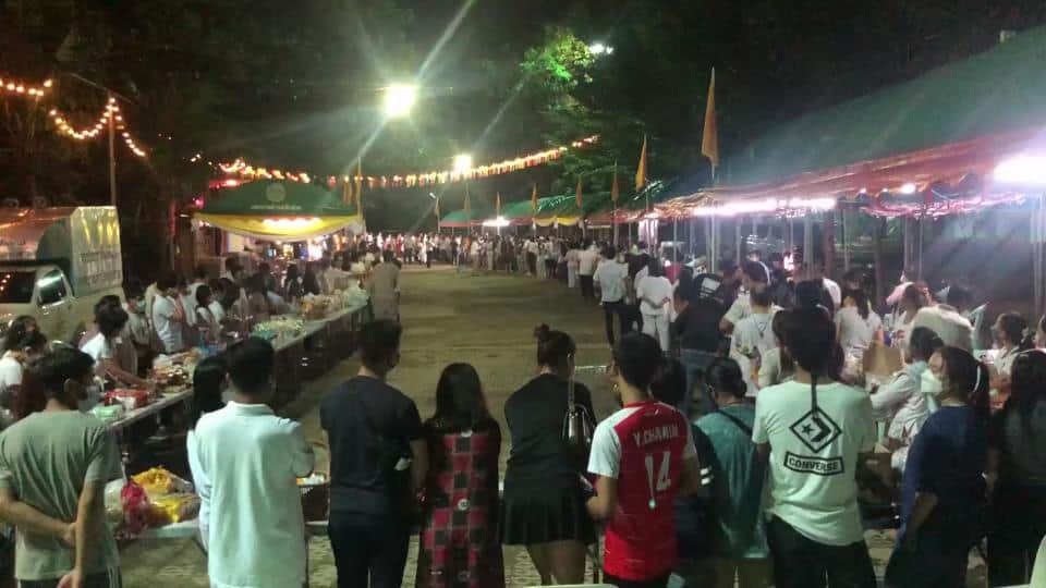 ชาวฟ้าฮ่ามตักบาตรเที่ยงคืน"วันเป็งปุด" สืบสานวิถีชาวล้านนา ชาวฟ้าฮ่ามตักบาตรเที่ยงคืน"วันเป็งปุด" สืบสานวิถีชาวล้านนา