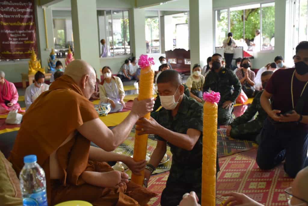 ผาเมืองร่วมใจเข้าวัดทำบุญวันอาสาฬหบูชาและถวายเทียนจำนำพรรษา ผาเมืองร่วมใจเข้าวัดทำบุญวันอาสาฬหบูชาและถวายเทียนจำนำพรรษา