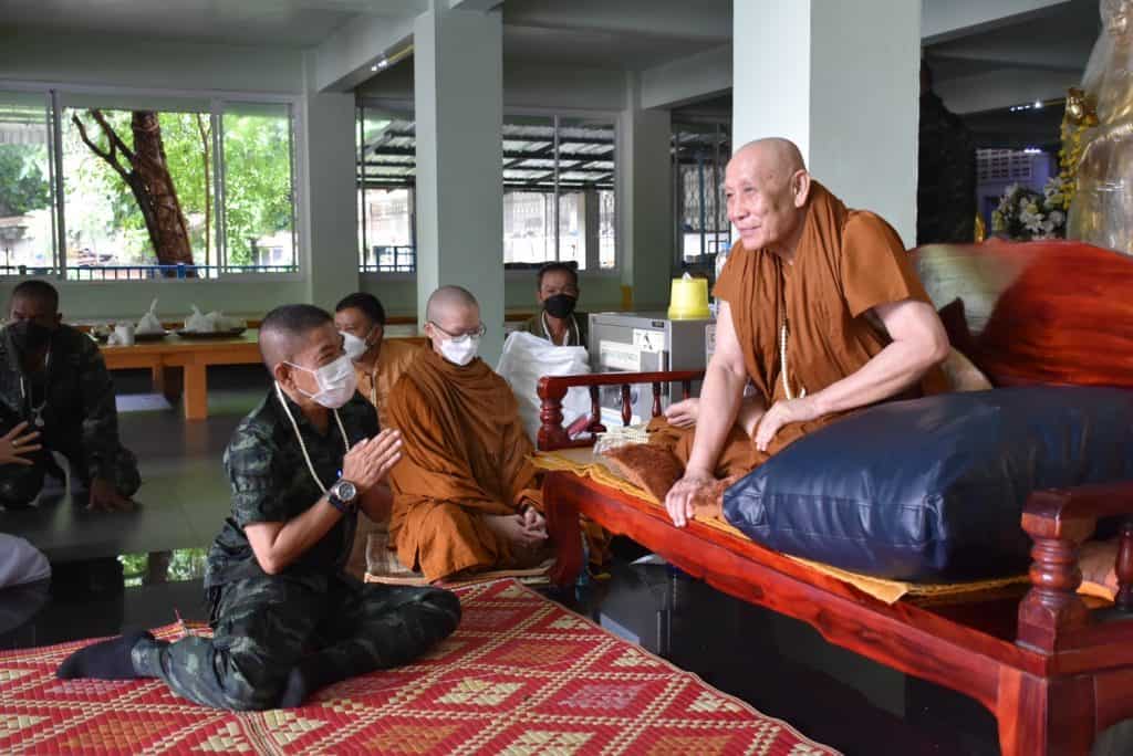 ผาเมืองร่วมใจเข้าวัดทำบุญวันอาสาฬหบูชาและถวายเทียนจำนำพรรษา ผาเมืองร่วมใจเข้าวัดทำบุญวันอาสาฬหบูชาและถวายเทียนจำนำพรรษา