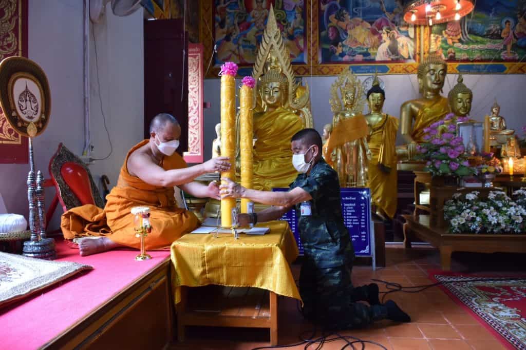 ผาเมืองร่วมใจเข้าวัดทำบุญวันอาสาฬหบูชาและถวายเทียนจำนำพรรษา ผาเมืองร่วมใจเข้าวัดทำบุญวันอาสาฬหบูชาและถวายเทียนจำนำพรรษา