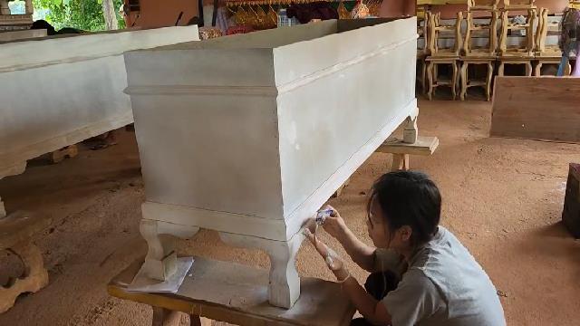 พระต่อโลงศพแจกฟรี ญาติโยมผู้ยากไร้ พระต่อโลงศพแจกฟรี ญาติโยมผู้ยากไร้