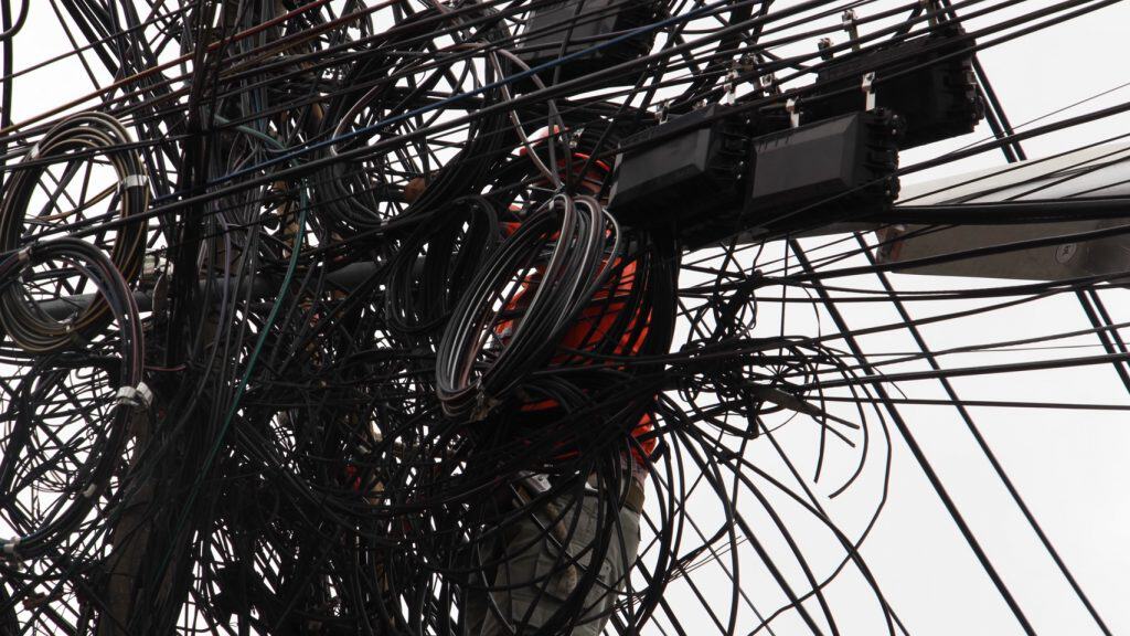 จัดระเบียบสายไฟ-สื่อสารเชียงใหม่ปรับปรุงภูมิทัศน์ให้สวยงาม จัดระเบียบสายไฟ-สื่อสารเชียงใหม่ปรับปรุงภูมิทัศน์ให้สวยงาม