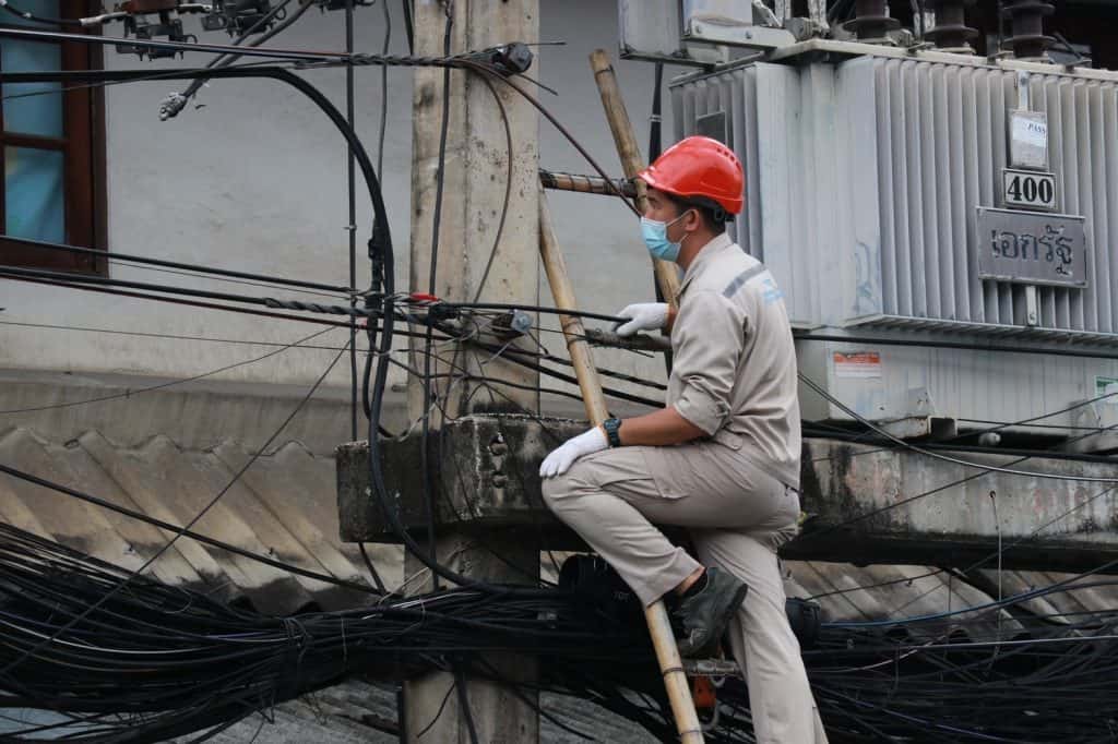 จัดระเบียบสายไฟ-สื่อสารเชียงใหม่ปรับปรุงภูมิทัศน์ให้สวยงาม จัดระเบียบสายไฟ-สื่อสารเชียงใหม่ปรับปรุงภูมิทัศน์ให้สวยงาม