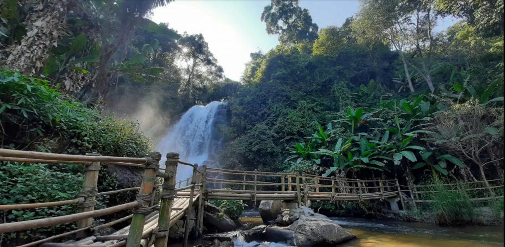 ดอยอินทนนท์คึกคัก ต่างชาติเที่ยวน้ำตก ชมวิถีชีวิตชาวบ้าน ดอยอินทนนท์คึกคัก ต่างชาติเที่ยวน้ำตก ชมวิถีชีวิตชาวบ้าน