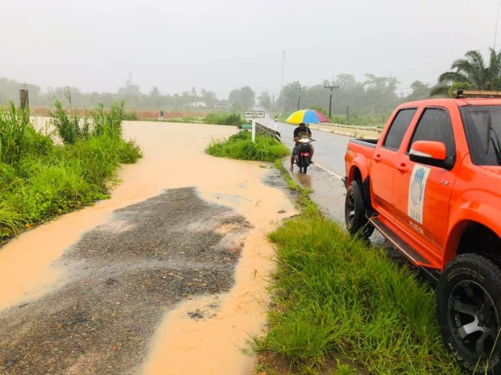 กรมป้องกันและบรรเทาสาธารณภัย DDPM ระดมคนช่วยเหลือประชาชนในภาคอีสานและตะวันออกหลังเจอฝนถล่มน้ำท่วมในหลายพื้นที่ กรมป้องกันและบรรเทาสาธารณภัย DDPM ระดมคนช่วยเหลือประชาชนในภาคอีสานและตะวันออกหลังเจอฝนถล่มน้ำท่วมในหลายพื้นที่