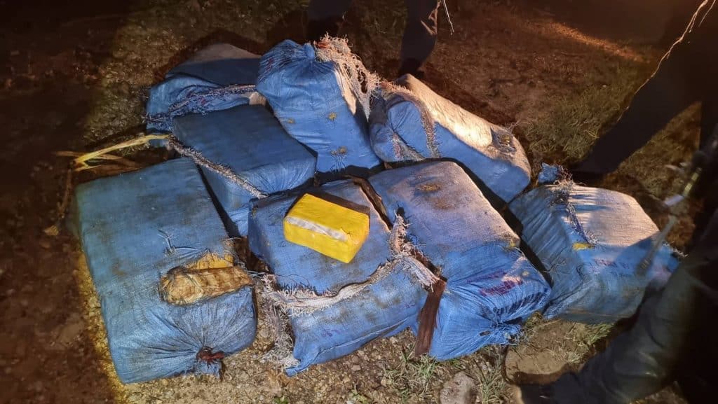 วันเดียวสนั่น 3 เหตุการณ์!!! ผาเมือง ยึดยาบ้า 33 เป้ และไอซ์ 1 กก. พร้อมผู้ต้องหา 6 คน ชายแดนเชียงใหม่ และเชียงราย วันเดียวสนั่น 3 เหตุการณ์!!! ผาเมือง ยึดยาบ้า 33 เป้ และไอซ์ 1 กก. พร้อมผู้ต้องหา 6 คน ชายแดนเชียงใหม่ และเชียงราย