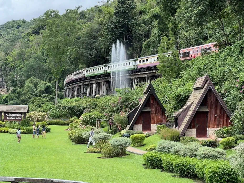 วีระศักดิ์ โควสุรัตน์  :  ป่าเมืองกาญจน์ ตำนานตะวันตกกับโทลเวย์สู่ทะเลอันดามัน