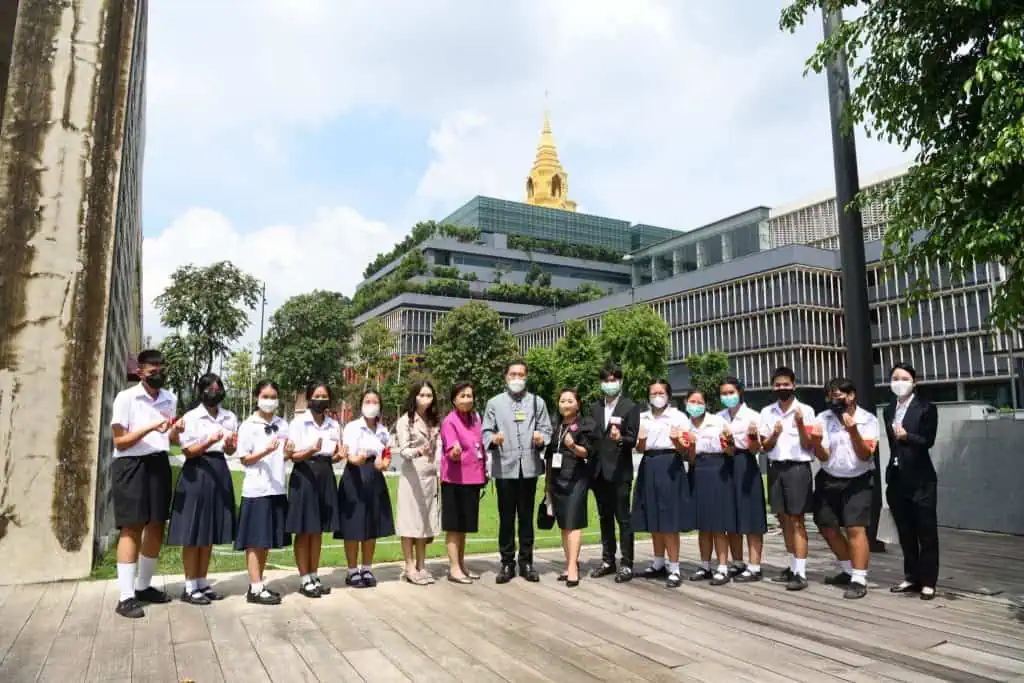 “วีระศักดิ์”พาผู้ชนะเลิศคลิปการแสดงสภาจำลองเยี่ยมชมรัฐสภารัฐสภา