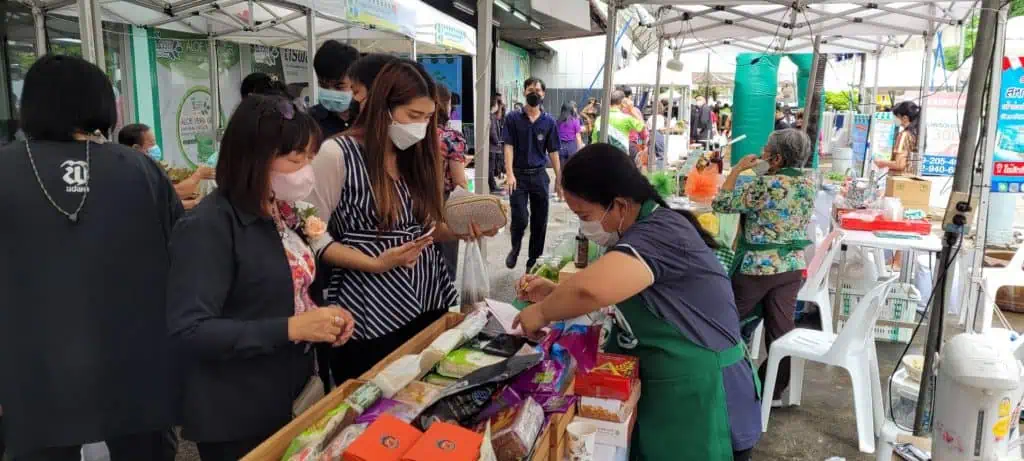 ร้านสหกรณ์กรุงเทพ พระปิ่นเกล้า เปิดจำหน่ายสินค้าสหกรณ์ผู้ผลิตพบบริโภคสู่ซูเปอร์มาร์เก็ตสหกรณ์ มีสินค้าอุปโภคบริโภค สินค้าแปรรูป จากพี่น้องเกษตรกร สหกรณ์ผู้ผลิตราคาถูก