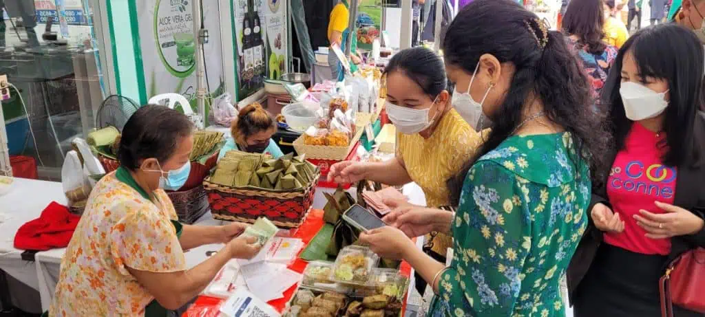 ร้านสหกรณ์กรุงเทพ พระปิ่นเกล้า เปิดจำหน่ายสินค้าสหกรณ์ผู้ผลิตพบบริโภคสู่ซูเปอร์มาร์เก็ตสหกรณ์ มีสินค้าอุปโภคบริโภค สินค้าแปรรูป จากพี่น้องเกษตรกร สหกรณ์ผู้ผลิตราคาถูก