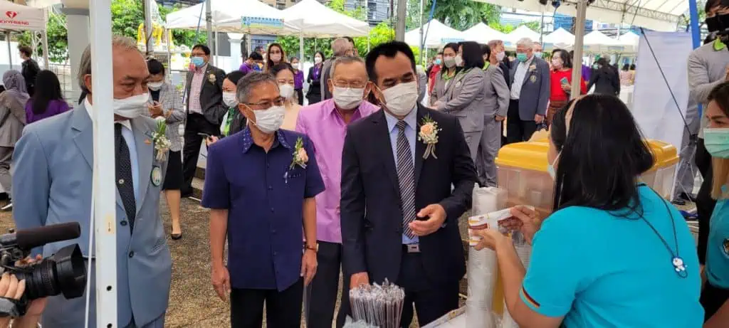 ร้านสหกรณ์กรุงเทพ พระปิ่นเกล้า เปิดจำหน่ายสินค้าสหกรณ์ผู้ผลิตพบบริโภคสู่ซูเปอร์มาร์เก็ตสหกรณ์ มีสินค้าอุปโภคบริโภค สินค้าแปรรูป จากพี่น้องเกษตรกร สหกรณ์ผู้ผลิตราคาถูก