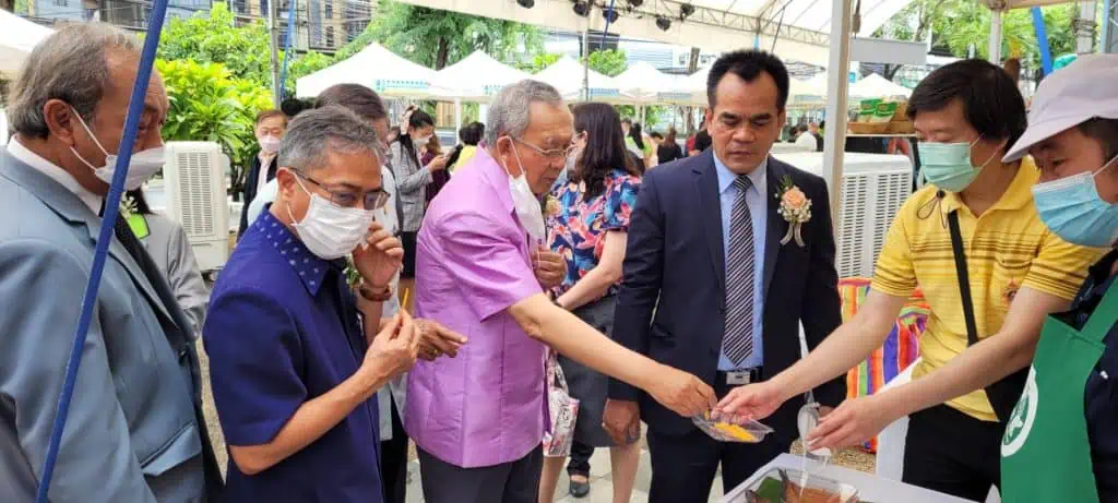 ร้านสหกรณ์กรุงเทพ พระปิ่นเกล้า เปิดจำหน่ายสินค้าสหกรณ์ผู้ผลิตพบบริโภคสู่ซูเปอร์มาร์เก็ตสหกรณ์ มีสินค้าอุปโภคบริโภค สินค้าแปรรูป จากพี่น้องเกษตรกร สหกรณ์ผู้ผลิตราคาถูก