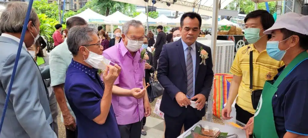 ร้านสหกรณ์กรุงเทพ พระปิ่นเกล้า เปิดจำหน่ายสินค้าสหกรณ์ผู้ผลิตพบบริโภคสู่ซูเปอร์มาร์เก็ตสหกรณ์ มีสินค้าอุปโภคบริโภค สินค้าแปรรูป จากพี่น้องเกษตรกร สหกรณ์ผู้ผลิตราคาถูก