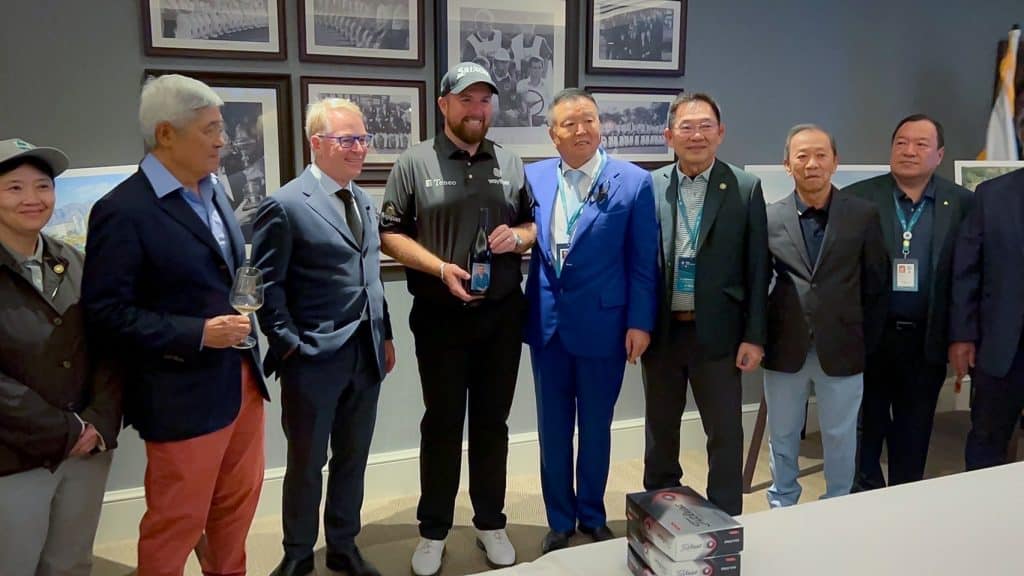 “เหยียน ปิน -เพ้ง “ร่วมฉลอง 100 ปี สนามกอล์ฟเก่าแก่อังกฤษ ชู Wentworth Golf Club ต้นแบบลงทุนสนามกอล์ฟในไทย หวังยกระดับไทยมีสนามกอล์ฟระดับโลก “เหยียน ปิน -เพ้ง “ร่วมฉลอง 100 ปี สนามกอล์ฟเก่าแก่อังกฤษ ชู Wentworth Golf Club ต้นแบบลงทุนสนามกอล์ฟในไทย หวังยกระดับไทยมีสนามกอล์ฟระดับโลก