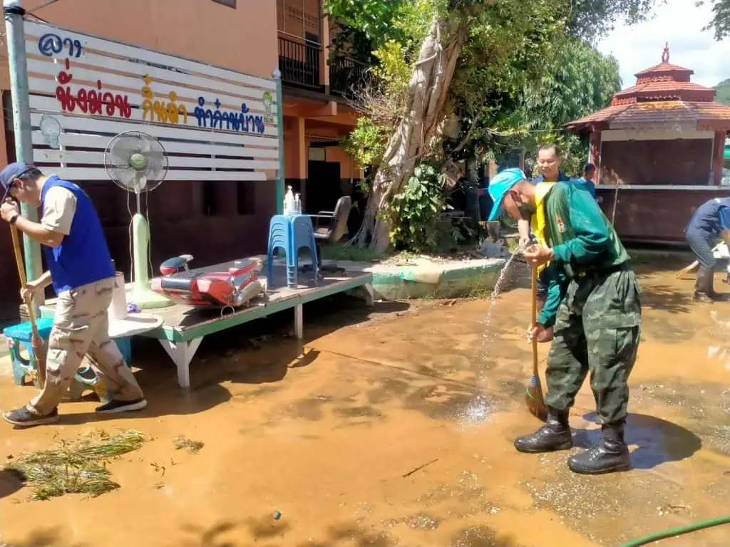 ผาเมือง ร่วมภาครัฐ-เอกชน เร่งช่วยเหลือผู้ประสบภัยชายแดนเชียงราย