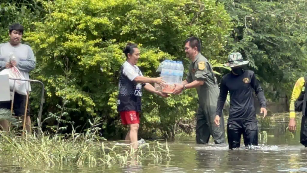 มูลนิธิร่วมกตัญญูเข้าช่วยผู้ประสบภอุทกภัยที่จ.ชัยภูมิ หลังน้ำล้นแม่น้ำชีเข้าท่วมเขตเทศบาล