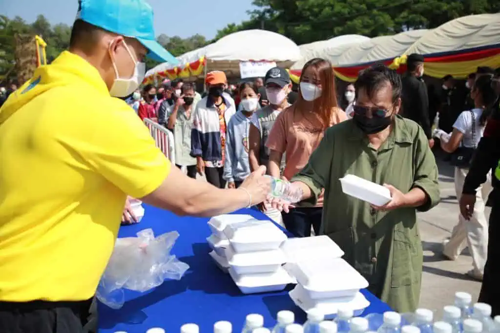 ผบ.มทบ.33 ต้อนรับครอบครัวทหารใหม่ จัดบริการอาหารและตรวจสุขภาพ