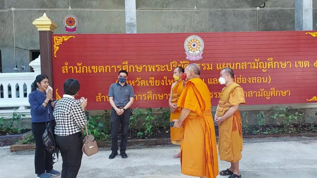 พระช่วยชาวบ้าน ติดค้างค่าไฟ หาพลังงานทางเลือกร่วมกับมช.