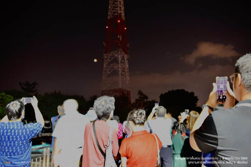 แห่ชมจันทรุปราคาเต็มดวง คึกคักทั่วประเทศ แห่ชมจันทรุปราคาเต็มดวง คึกคักทั่วประเทศ