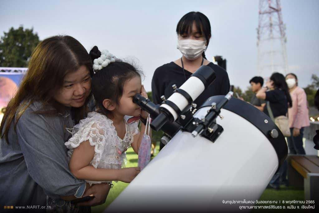 แห่ชมจันทรุปราคาเต็มดวง คึกคักทั่วประเทศ แห่ชมจันทรุปราคาเต็มดวง คึกคักทั่วประเทศ