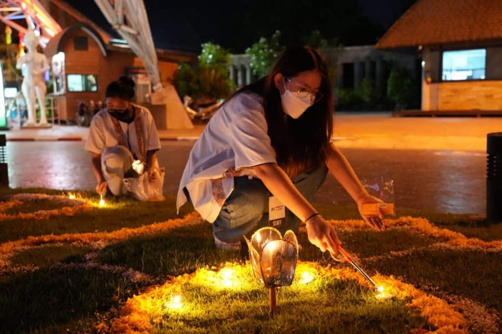 เชียงใหม่ไนท์ซาฟารีคึกคัก นักท่องเที่ยวจุดผางประทีบ คืนจันทรุปราคา เชียงใหม่ไนท์ซาฟารีคึกคัก นักท่องเที่ยวจุดผางประทีบ คืนจันทรุปราคา