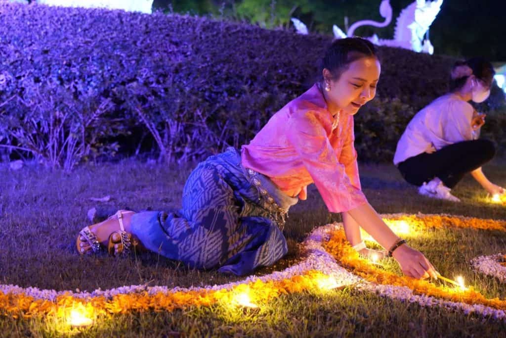 เชียงใหม่ไนท์ซาฟารีคึกคัก นักท่องเที่ยวจุดผางประทีบ คืนจันทรุปราคา เชียงใหม่ไนท์ซาฟารีคึกคัก นักท่องเที่ยวจุดผางประทีบ คืนจันทรุปราคา