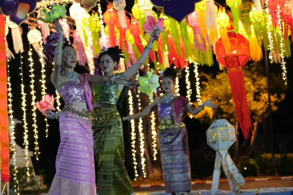 เชียงใหม่ไนท์ซาฟารีคึกคัก นักท่องเที่ยวจุดผางประทีบ คืนจันทรุปราคา เชียงใหม่ไนท์ซาฟารีคึกคัก นักท่องเที่ยวจุดผางประทีบ คืนจันทรุปราคา