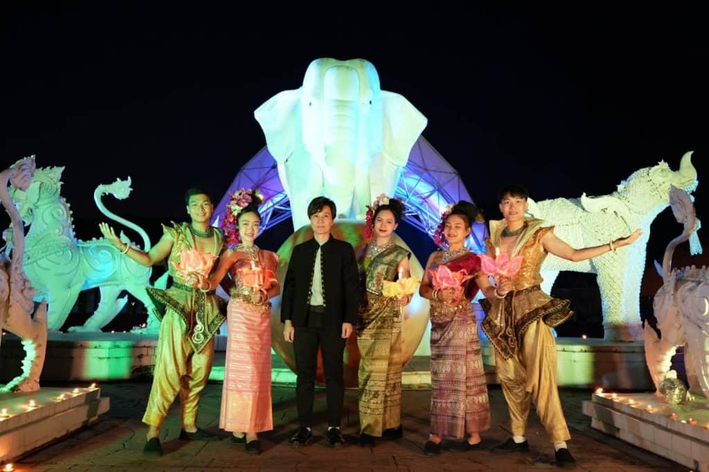 เชียงใหม่ไนท์ซาฟารีคึกคัก นักท่องเที่ยวจุดผางประทีบ คืนจันทรุปราคา เชียงใหม่ไนท์ซาฟารีคึกคัก นักท่องเที่ยวจุดผางประทีบ คืนจันทรุปราคา